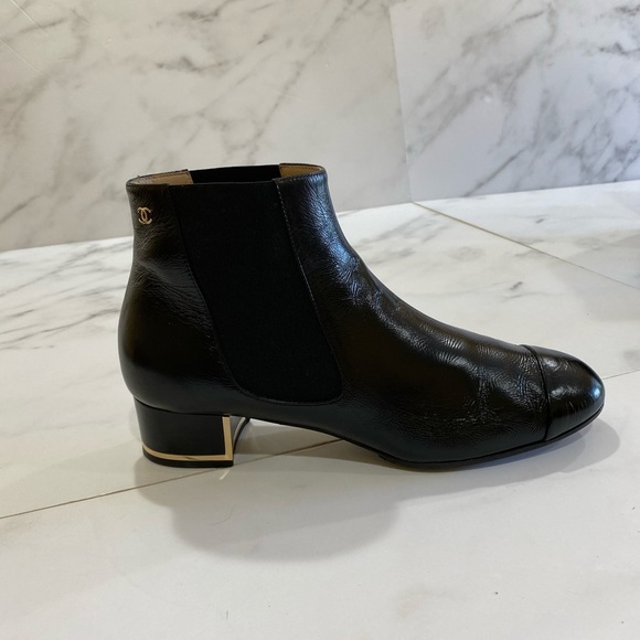 💯 Authentic Chanel Black short boots - Picture 2 of 13